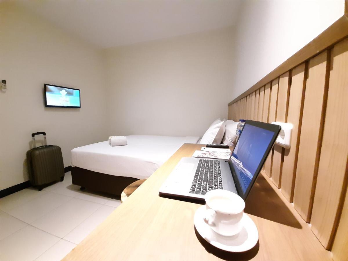 Hotel Pantes Kota Lama Semarang Luaran gambar