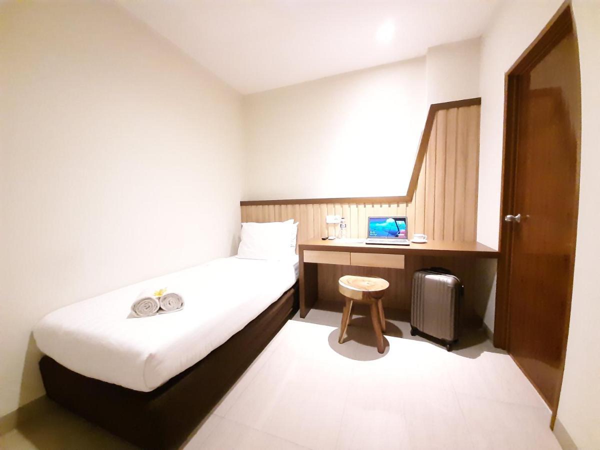 Hotel Pantes Kota Lama Semarang Luaran gambar