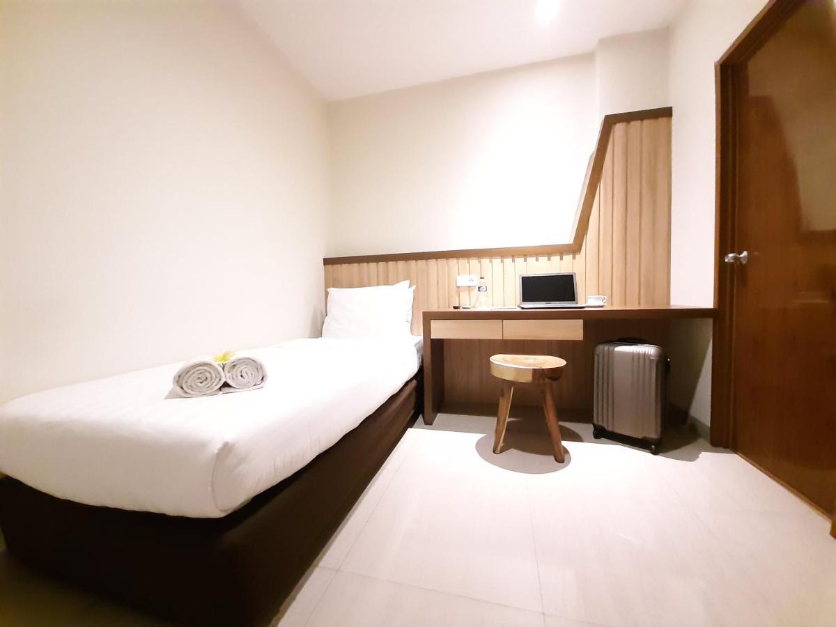 Hotel Pantes Kota Lama Semarang Luaran gambar