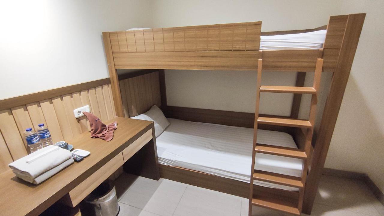 Hotel Pantes Kota Lama Semarang Luaran gambar